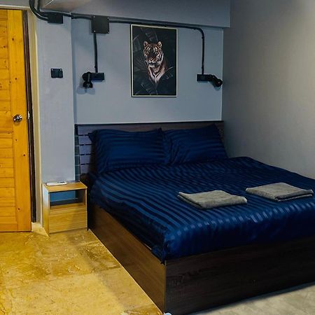 Friends Station Tukkom Hostel & Cafe Патая Екстериор снимка