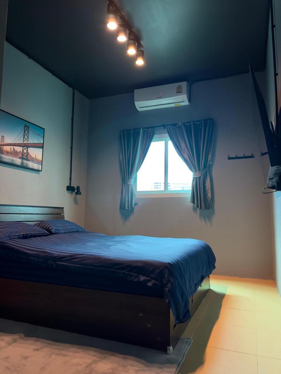 Friends Station Tukkom Hostel & Cafe Патая Екстериор снимка