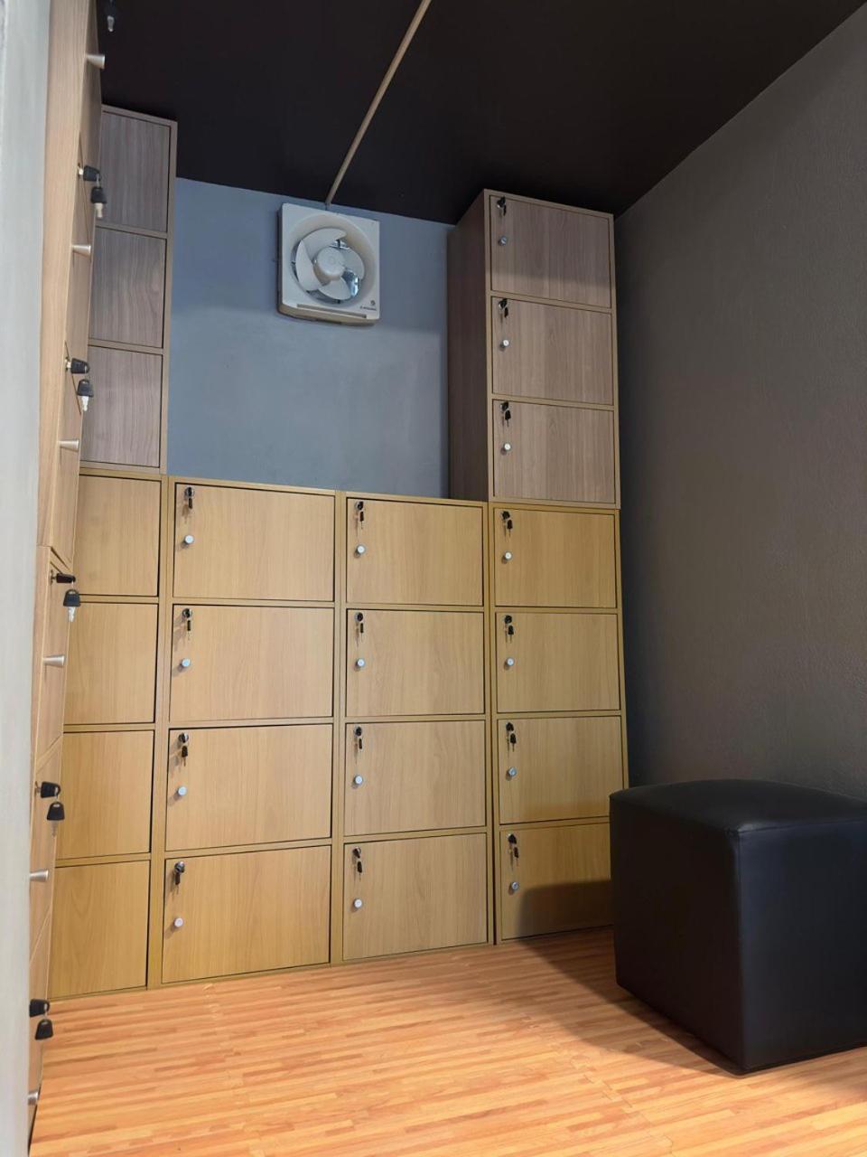 Friends Station Tukkom Hostel & Cafe Патая Екстериор снимка