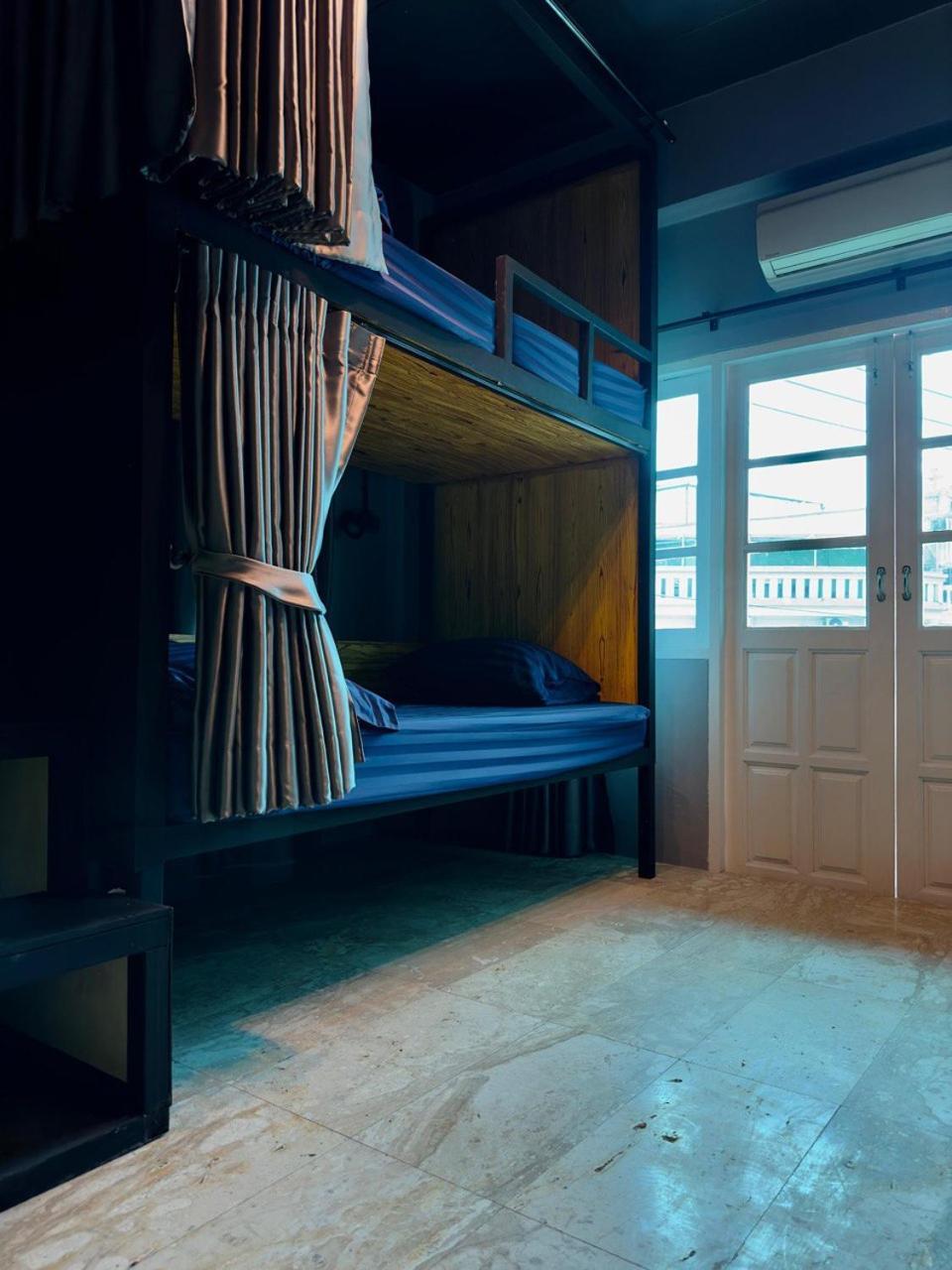 Friends Station Tukkom Hostel & Cafe Патая Екстериор снимка