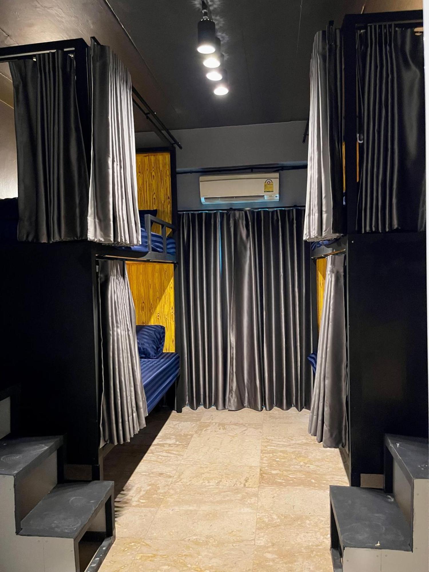 Friends Station Tukkom Hostel & Cafe Патая Екстериор снимка