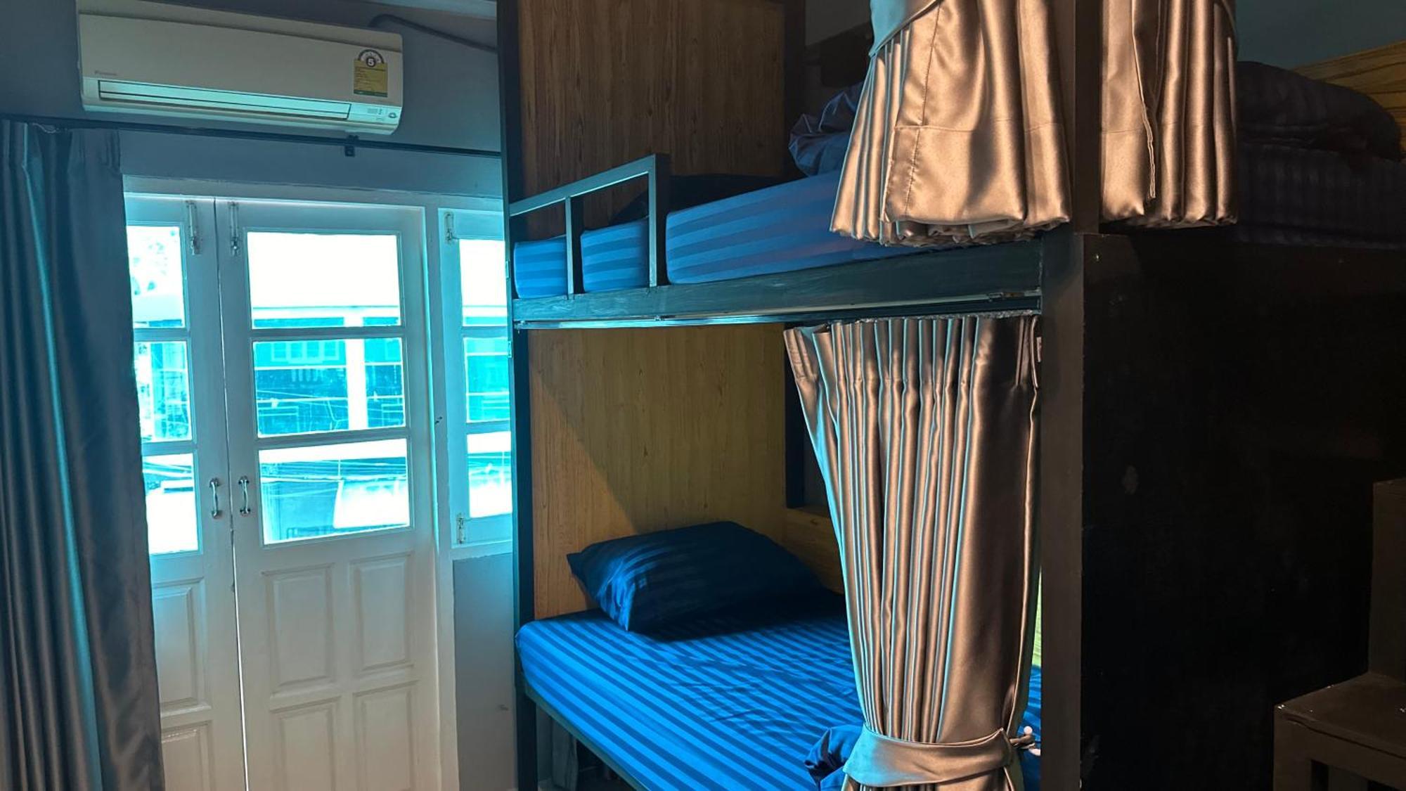 Friends Station Tukkom Hostel & Cafe Патая Екстериор снимка