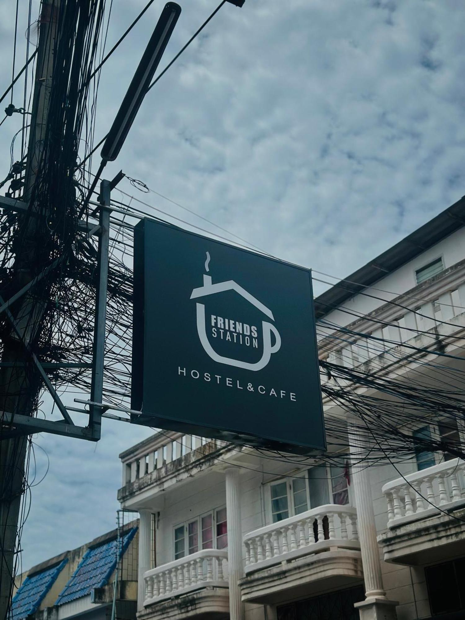 Friends Station Tukkom Hostel & Cafe Патая Екстериор снимка