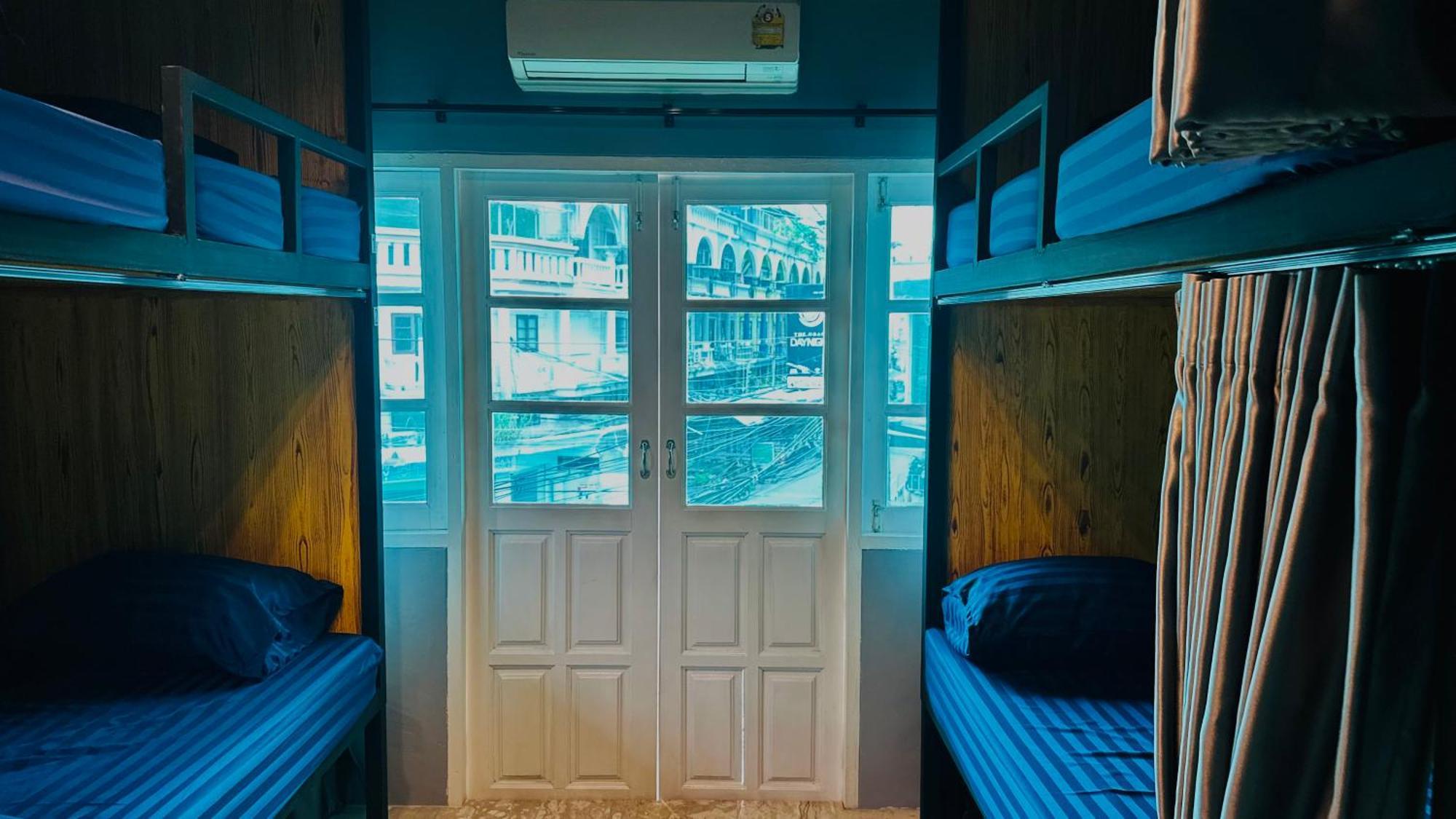 Friends Station Tukkom Hostel & Cafe Патая Екстериор снимка
