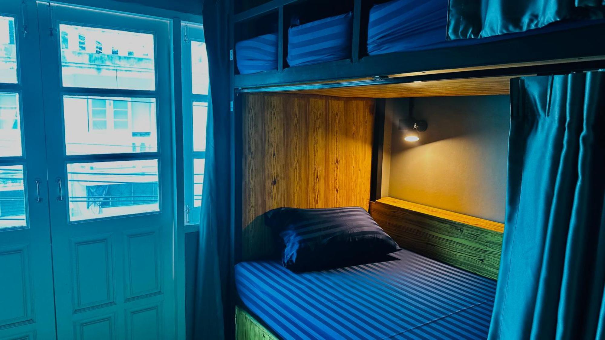 Friends Station Tukkom Hostel & Cafe Патая Екстериор снимка
