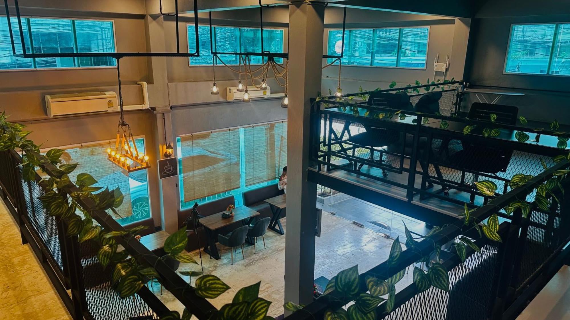Friends Station Tukkom Hostel & Cafe Патая Екстериор снимка