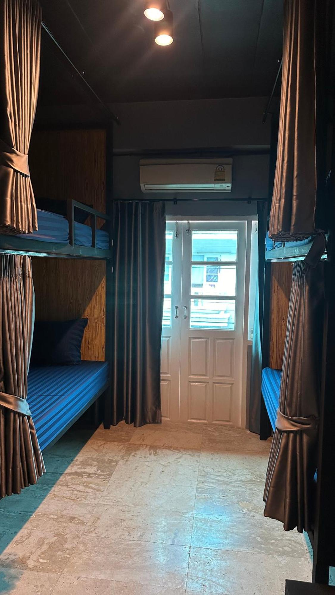 Friends Station Tukkom Hostel & Cafe Патая Екстериор снимка
