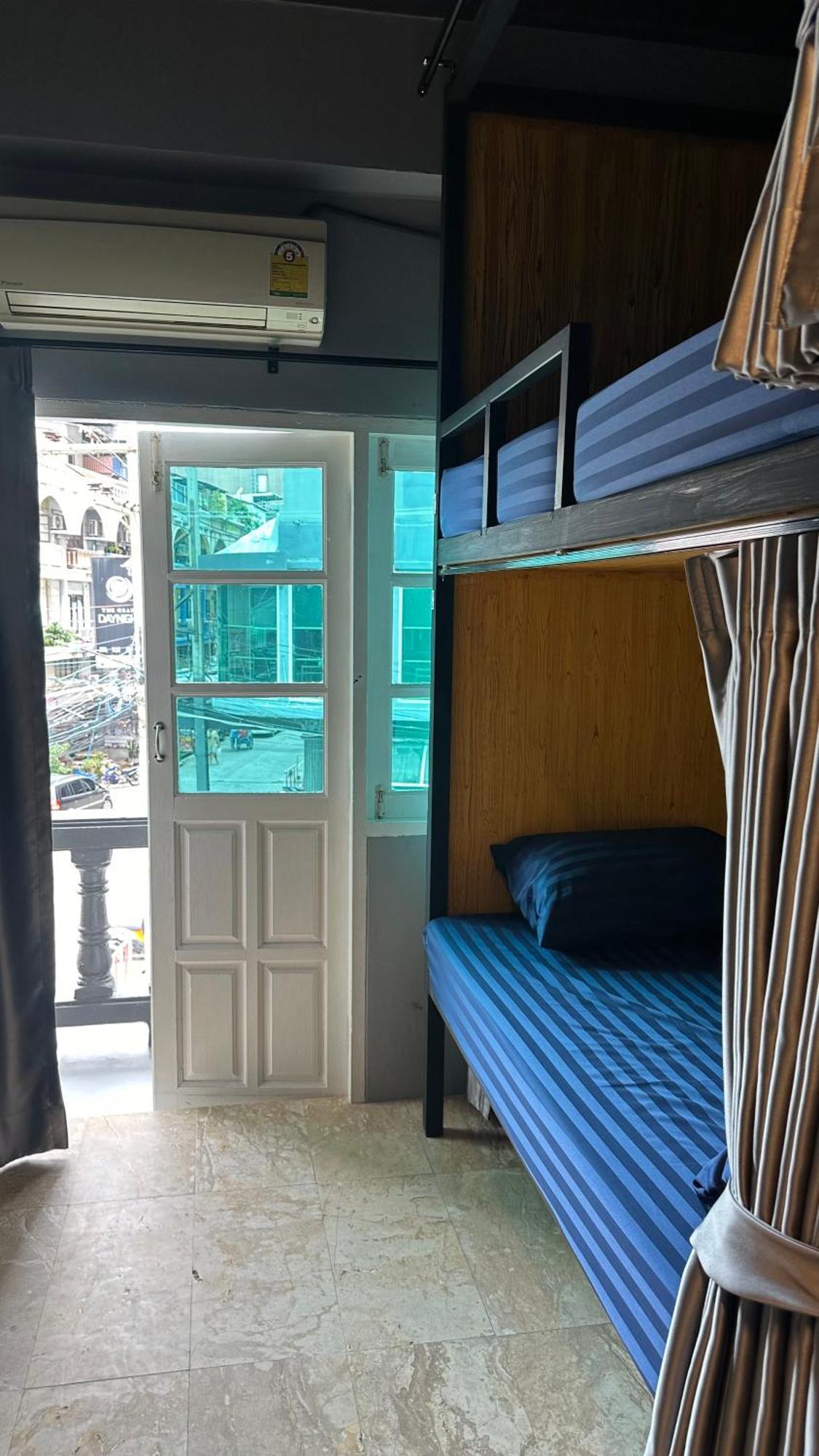 Friends Station Tukkom Hostel & Cafe Патая Екстериор снимка