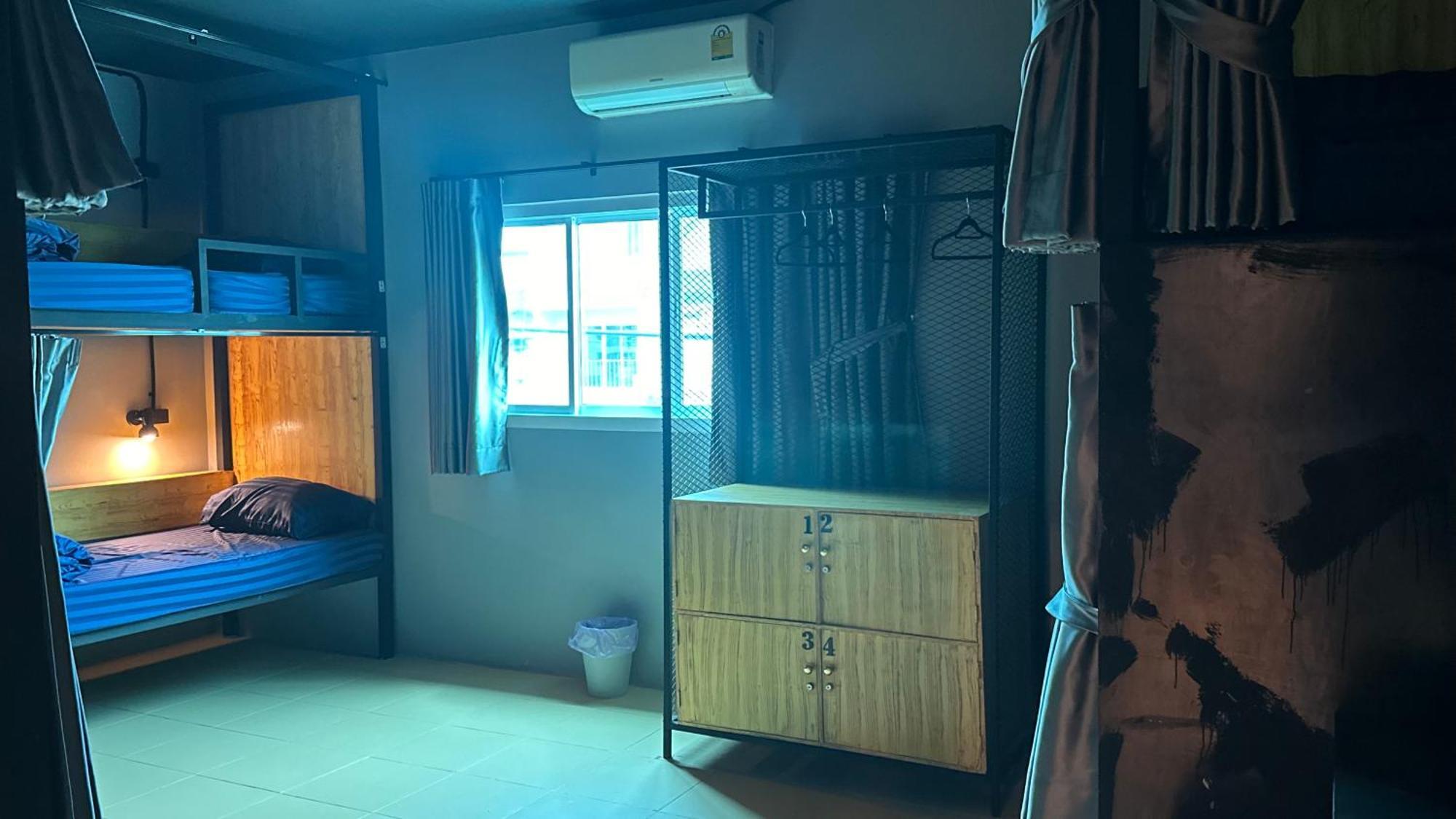 Friends Station Tukkom Hostel & Cafe Патая Екстериор снимка