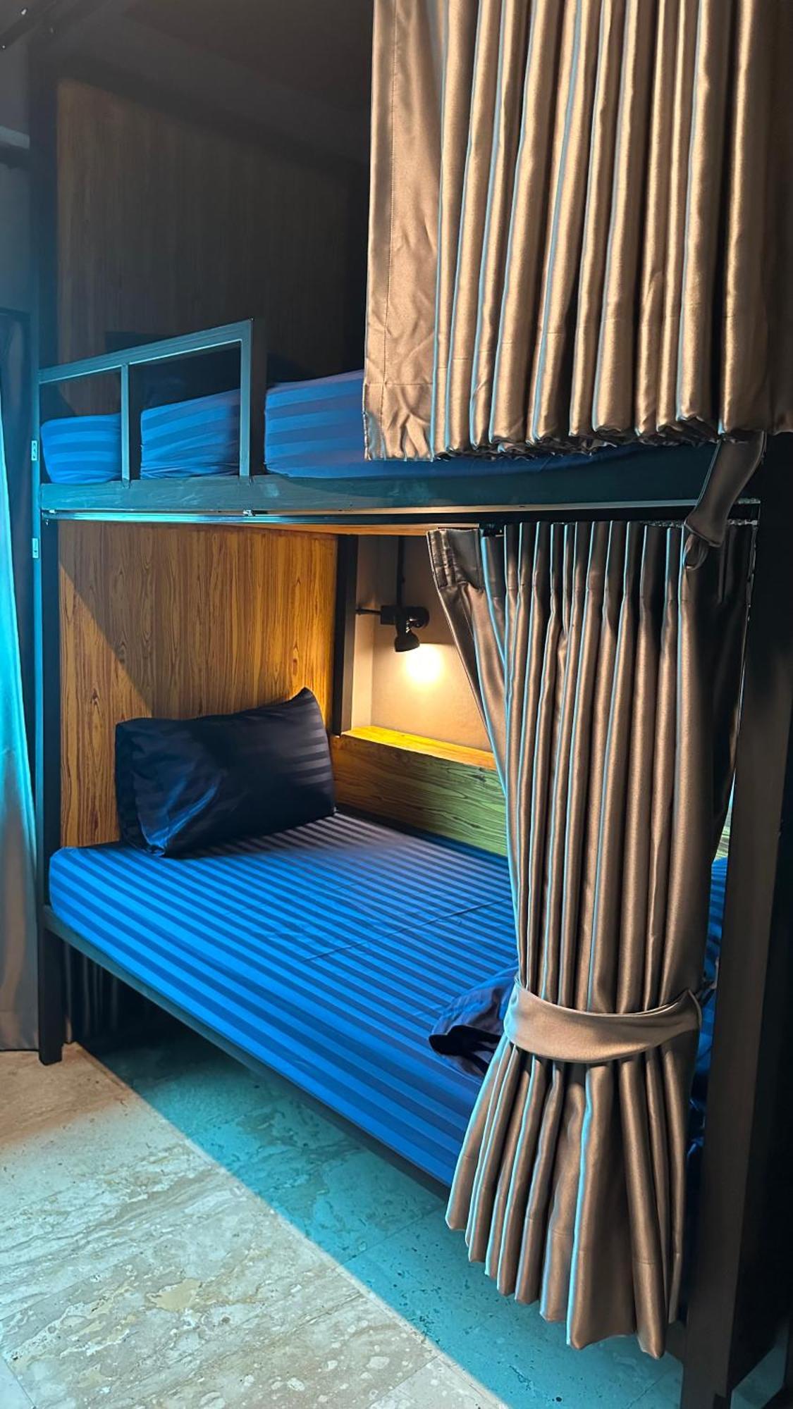 Friends Station Tukkom Hostel & Cafe Патая Екстериор снимка